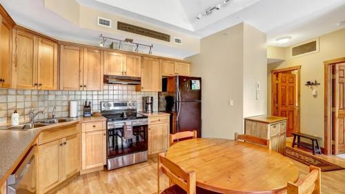 East Kootenay Apartment | Heron Point by StayIn