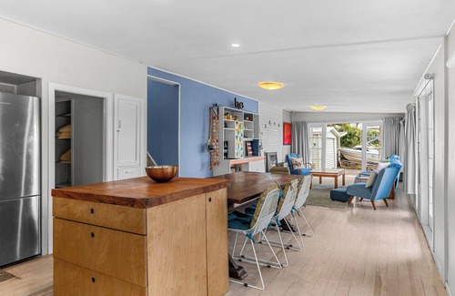 Snells Beach House | Heron's Hideaway - Snells Beach Holiday Home
