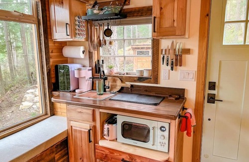 Lummi Island Cabin | Heron's Nest Treehouse · Cozy and Beautiful Island Treehouse with cedar hot tub