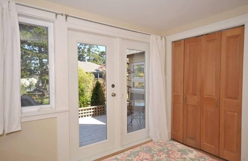 Sidney House | Heron View Cottage Coastal Family Stay