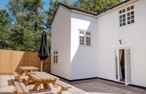 Llanvair Kilgeddin House | Herons Lodge