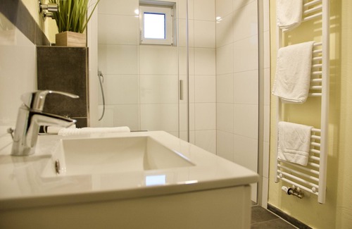Zweibruecken Apartment | Herzog Wolfgang Studios- Zentral, Modern, Freundlich