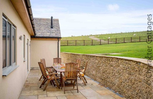 Bourton House | HETTY'S STABLES, family friendly, with open fire in Naunton