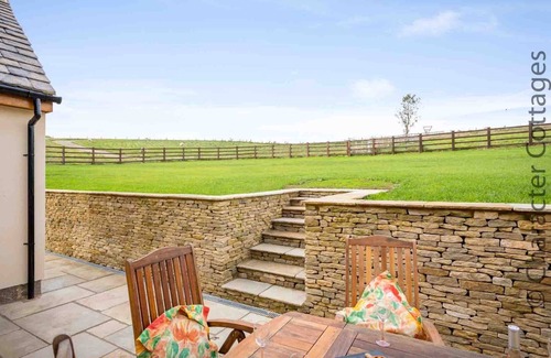 Bourton House | HETTY'S STABLES, family friendly, with open fire in Naunton
