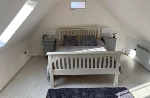 North Stoke Apartment | Hewarts Lodge, Brand New Property, 1 Mile From The Beach, 15 Minutes From All Goodwood Events