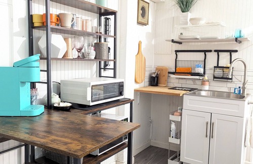 Kitty Hawk Apartment | HEY, GET A ROOM! Couples Getaway : Bikes, beach chairs, umbrella :Central locale