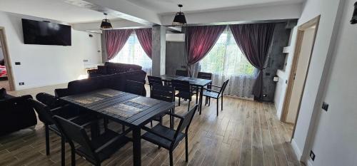 Sinca Veche House | Hey!