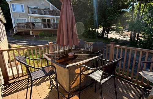 Laconia Condo | Hi Spot Studio with shared beach on Winnipesaukee!