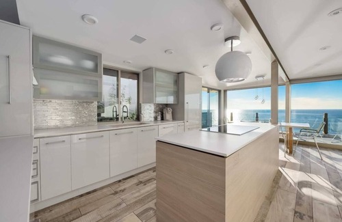 Olde Solana Beach House | Hi-Tech Hideaway ~ Oceanfront & Modern!