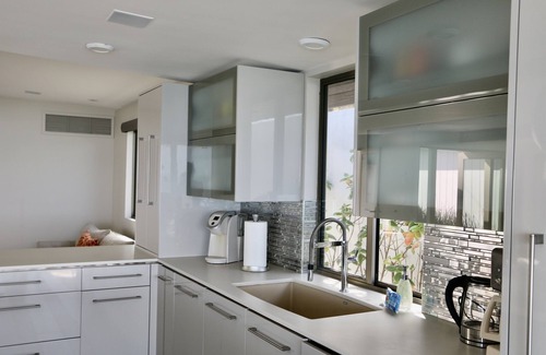 Olde Solana Beach House | Hi-Tech Hideaway ~ Oceanfront & Modern!