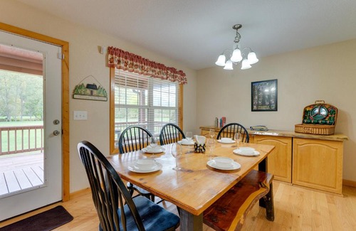 Hiawassee House | Hiawassee Riverfront Cabin 7 Mi to Lake Chatuge!