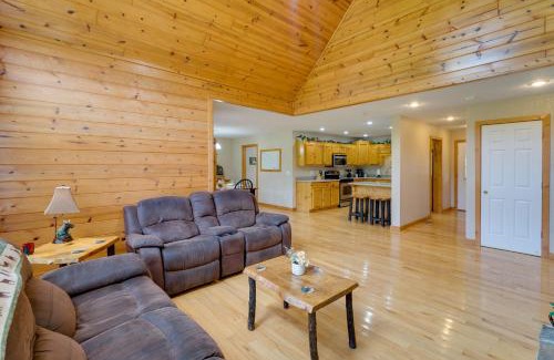 Hiawassee House | Hiawassee Riverfront Cabin 7 Mi to Lake Chatuge!