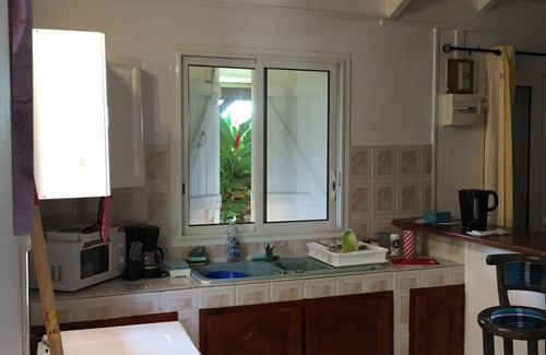 L'Houezel House | HIBISCUS HOUSE 2 LARGE BEDROOMS