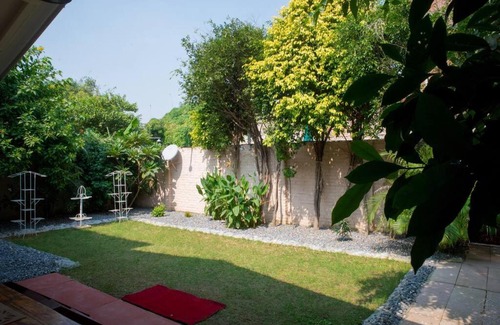 Varanasi House | HIBISCUS - Nature & Lush - A Luxury Cottage
