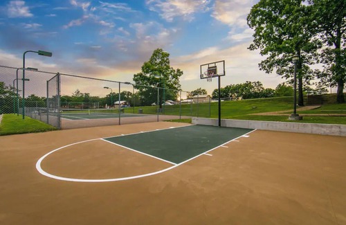 Branson Condo | HICV Holiday Hills Resort 2br suite Sunday check-in