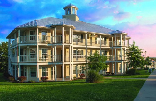 Branson Condo | HICV Holiday Hills Resort 1br suite Sunday check-in