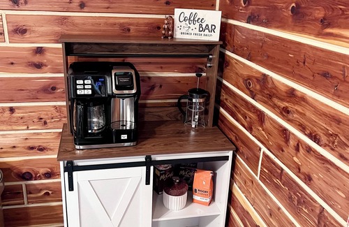 Eckerty Cabin | Hidden Acorn Cabin now with hot tub, fire pit, Starlink, horse shoes, and more!