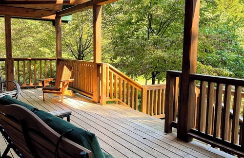 Eckerty Cabin | Hidden Acorn Cabin now with hot tub, fire pit, Starlink, horse shoes, and more!