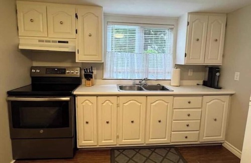 Quidi Vidi Apartment | Hidden Garden Gem; Pet Friendly