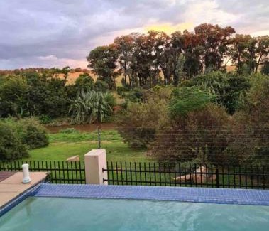 Greater Johannesburg Metropolitan Area House | Hidden Gem by Juskei River