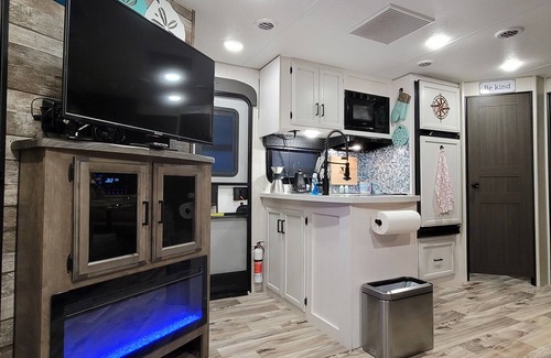 Key Largo RV Rental | Hidden gem in Key Largo, bunk room, outdoor kitchen, 2 pools, laundry, 2 beaches