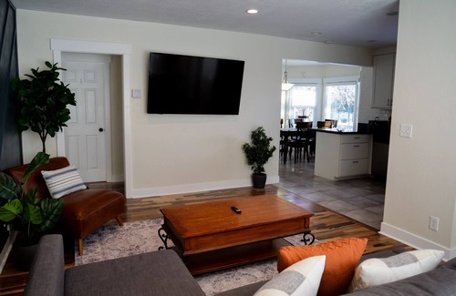 East Millcreek House | Hidden gem in Millcreek With Patio & Outdoor Fireplace Near Resorts
