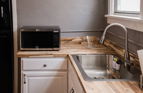 Swissvale Apartment | Hidden Gem in Swissvale sleeps 6