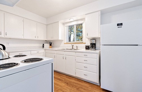 University Acres Condo | Hidden Gem Near Old Town | Grill & Cruiser Bikes!