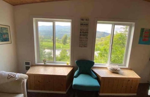 Ashton Creek Cabin | Hidden Gem Oasis nA peaceful, beautiful spot on the Shuswap River, pet-friendly,