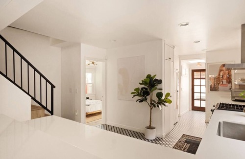 Venice House | Hidden Gem Venice Beach Villa 2mins Walk to Venice Beach & Abbot Kinney