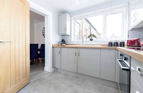 Loftus House | Hidden Gem with bags of space! 3 Bed Town House!