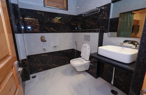 Manali Hotel | Hidden Heaven Old Manali by velvet loft