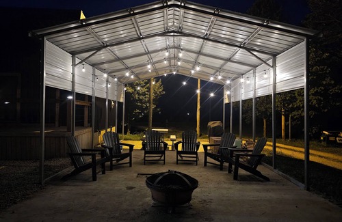 Dingess Apartment | Hidden Jewell Studio Suite #3 - 3BD/1BA Kitchenette & Washer/Dryer on Outlaws