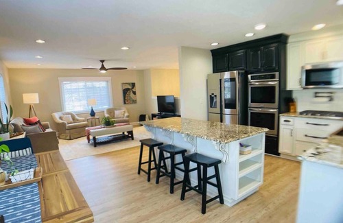 Radcliff House | Hidden Oasis: 3BR Retreat | 2 King Beds | Sleeps 9 | Sunroom | Fire Pit