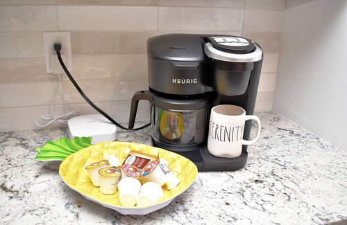 Palma Sola House | Hidden Retreat~heated pool/spa minutes to beaches and IMG Academy *NEW LISTING*n