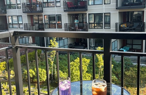 Downtown Victoria Condo | "HIDDEN RETREAT" in the heart of Victoria's Historic Inner Harbour W/Parking