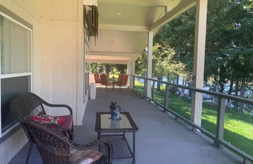 Eagle Point House | HIDDEN RIVER GEM