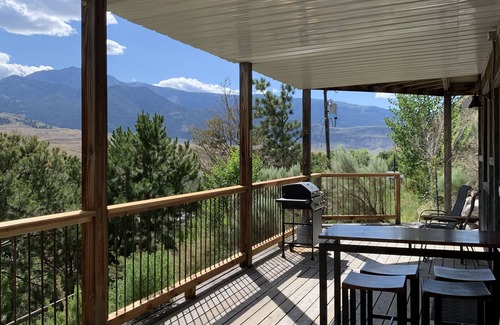 Gardiner House | Hide-away at Yellowstone Archview