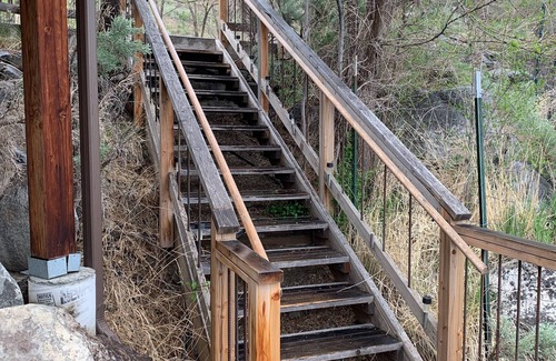 Gardiner House | Hide-away at Yellowstone Archview