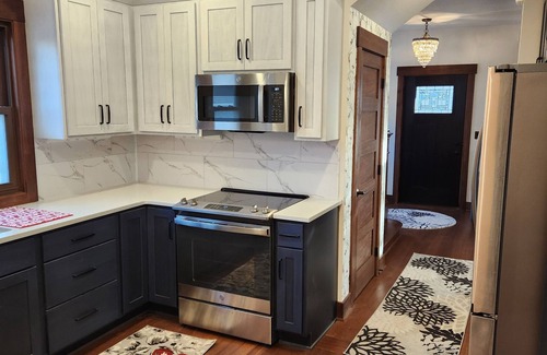 Clear Lake House | Hide Away Shanty -HAS. Charming and beautifully renovated 3-bedroom house. n