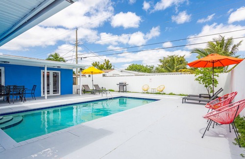 Driftwood House | Hideaway 3 Bedrooms with Private Pool and Game Room