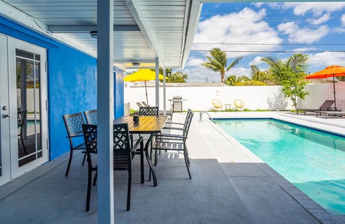 Driftwood House | Hideaway 3 Bedrooms with Private Pool and Game Room