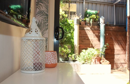 Bar Beach Apartment | Hideaway apartment in bustling beachside suburb, short walk to city attractions