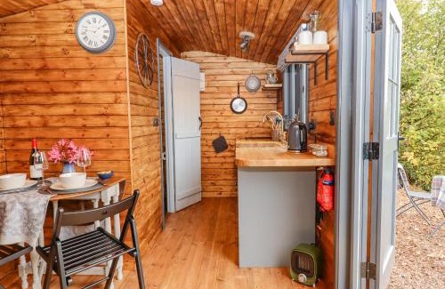 Newton Saint Cyres House | Hideaway Cabin