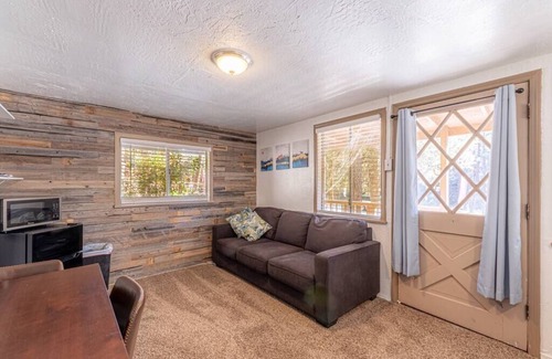 Christopher Creek Cabin | Hideaway forest cabin 9 Squirrels Den