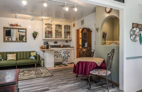 Carmel Woods Apartment | Hideaway in the Hills Guest Suite and Spa