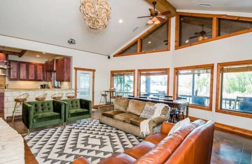 Carolyn Estates House | Hideaway Lodge On Cedar Creek Lake