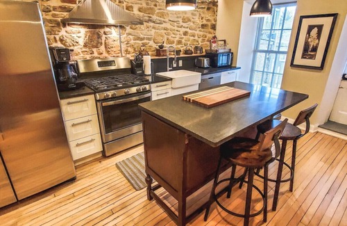 Downtown Apartment | Hideaway on High Downtown Mineral Point