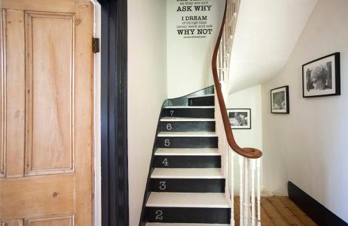 Bristol House | higgihaus 7 Bed Sleeps up to 18 Big Groups Best Location