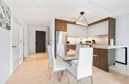 Seaport District Apartment | High-end 3BR 2BA unit in Seaport